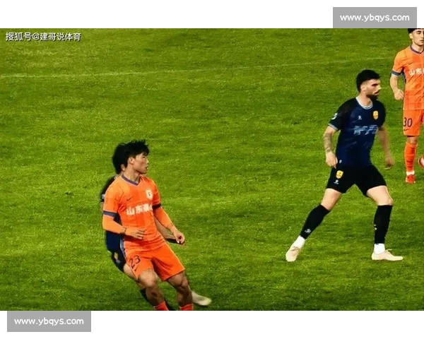 泰山队场边争议事件：彭欣力替补登场 2 分钟染红离场